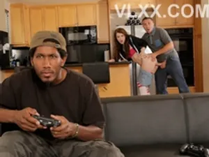 Gần đây, cô sinh viên 18 tuổi trong sáng bất khả chiến bại đã đi nghỉ và quan hệ với bạn thân của mình để quan hệ tình dục và sờ lồn cô ấy